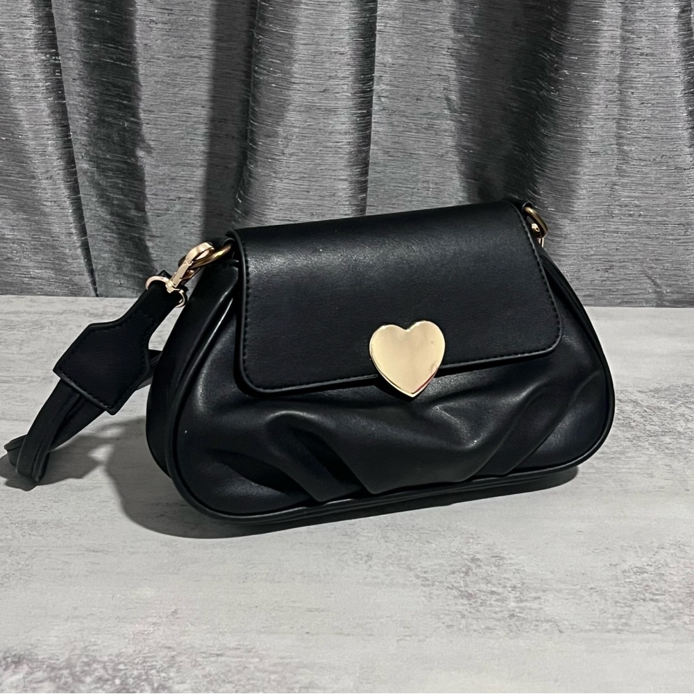 Black purse with gold heart buckle
